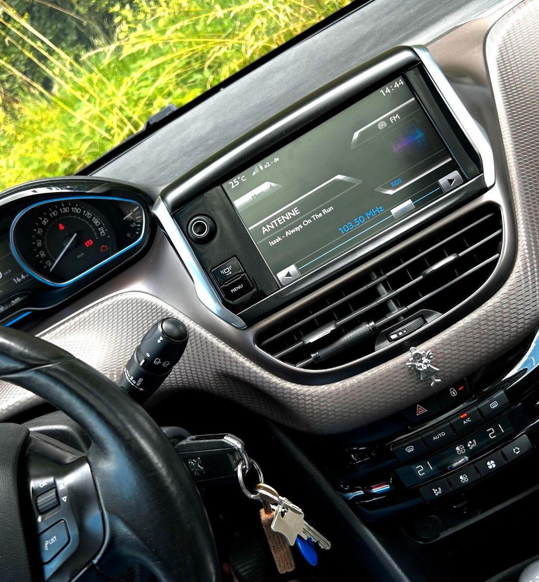 Peugeot 2008 2013 — photo 11