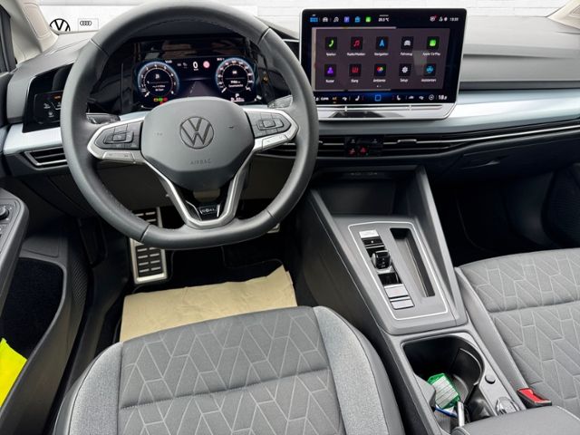 Fahrzeugabbildung Volkswagen Golf VIII Variant Move 1,5 l eTSI OPF DSG KLIMA