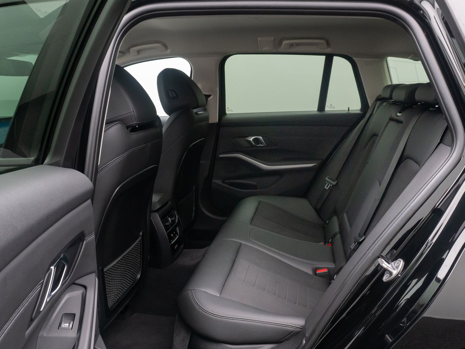 Fahrzeugabbildung BMW 320e Kamera DAB Leder WidscreenDispl Sportsitze