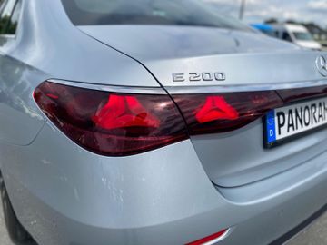 Mercedes E 200 - 11