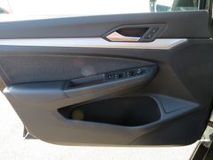 VW Golf VIII 1.5 TSI Life LED Navi Rfk DAB 16'' Lan VW Golf VIII 1.5 TSI Life LED Navi Rfk DAB 16'' Lan