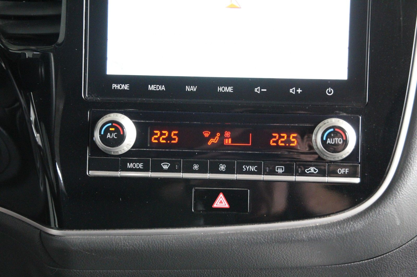 Fahrzeugabbildung Mitsubishi Outlander PHEV Basis Spirit 4WD