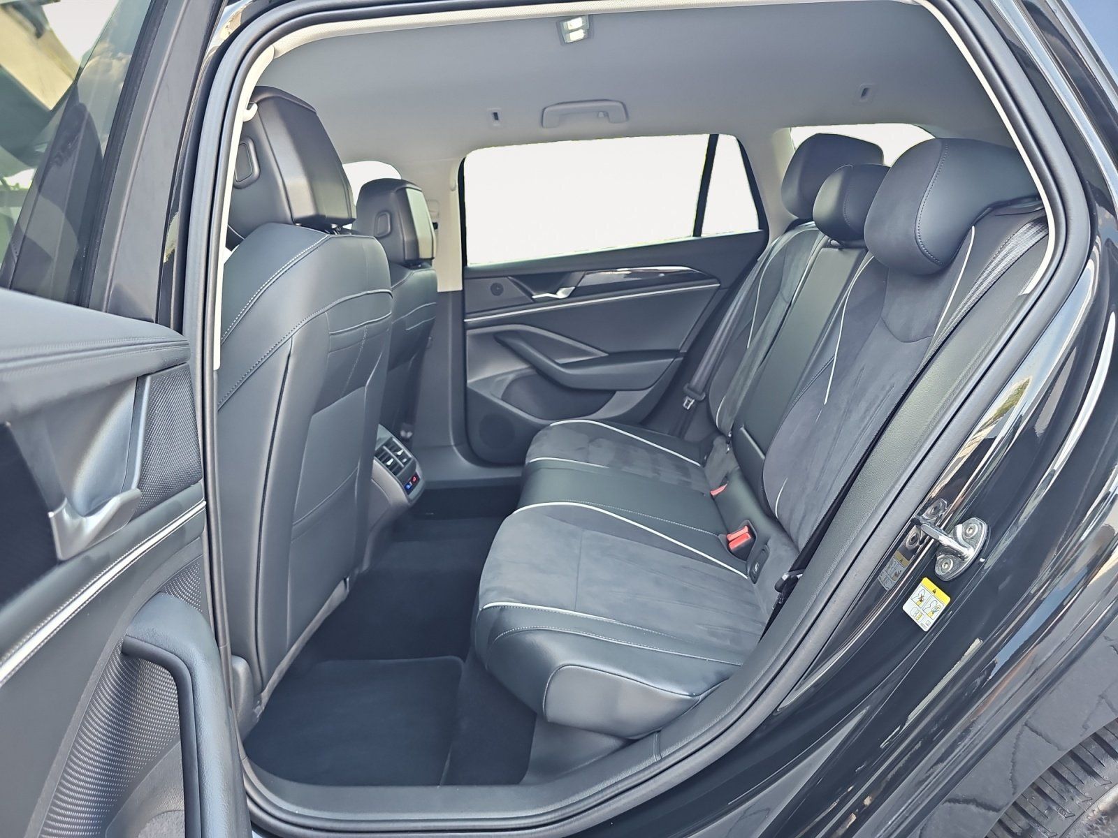 Volkswagen Passat Variant - Bild 8