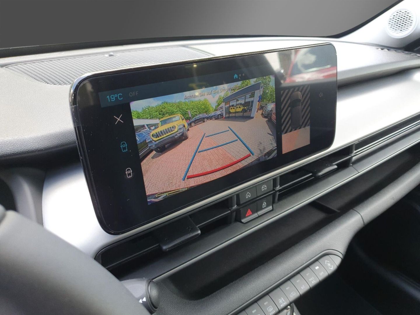Fahrzeugabbildung Jeep Avenger Summit Pano Leder Infotainment Paket