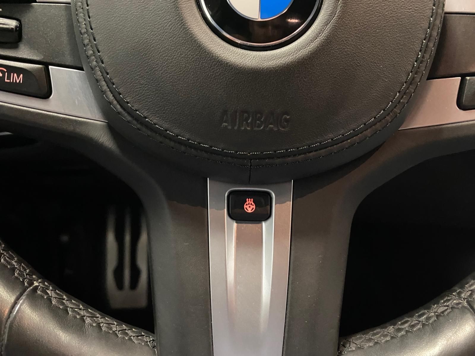 Fahrzeugabbildung BMW 530 3.0 24V 530 d xDrive M-Paket+Sport+LEDER+PDC
