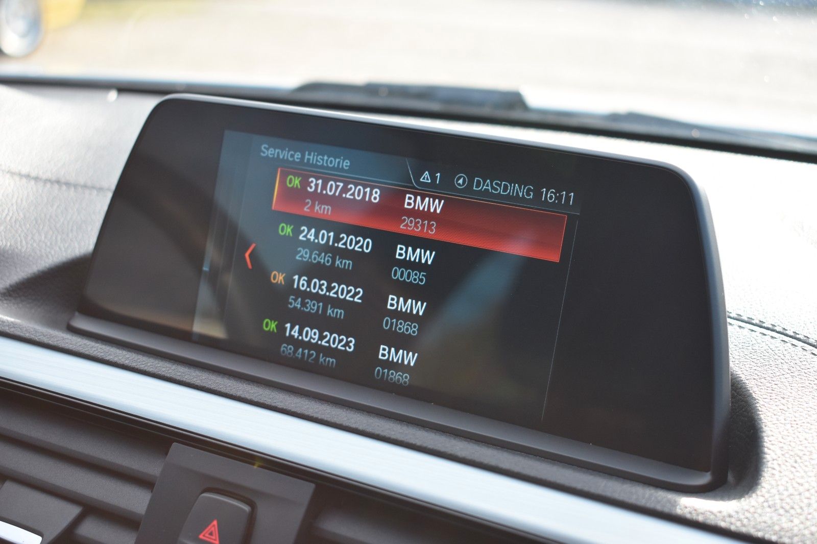 Fahrzeugabbildung BMW 118i Lim. Edition M Sport Shadow Navi Leder LED