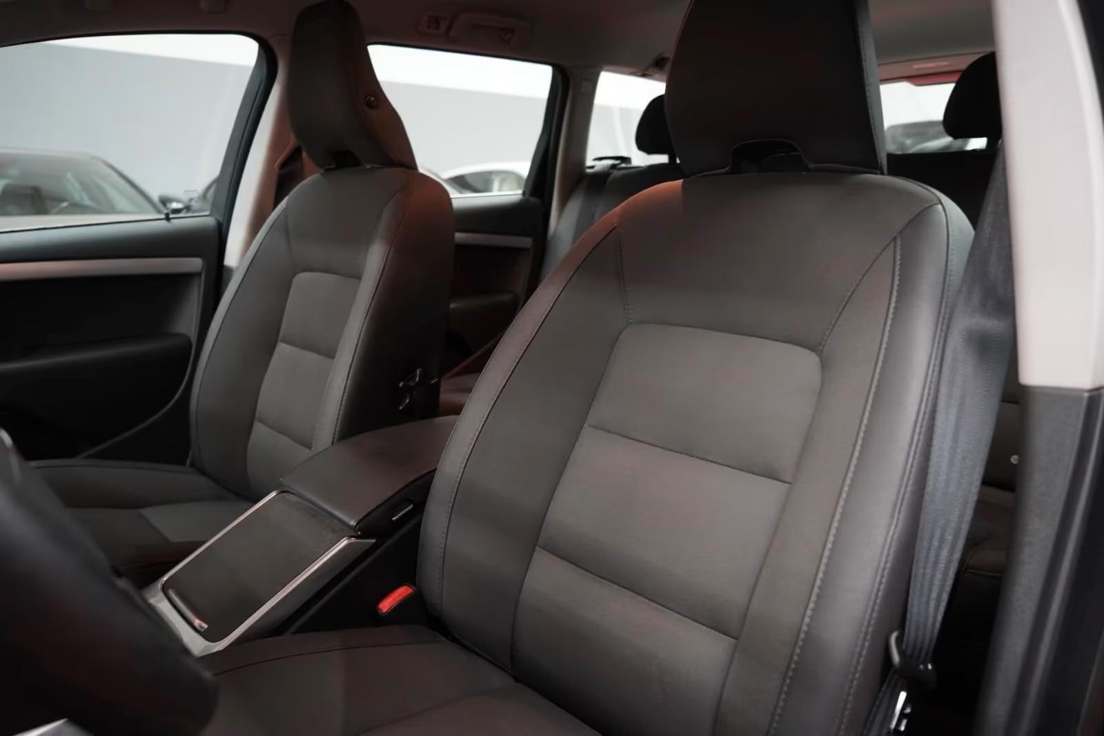 Volvo V70 1.6 D 114 ch Kinetic • 38 500 km • 1ère Main - Toit ouvrant • GPS • Clim bizone • Sièges chauffants