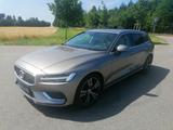 Volvo V60 Kombi T6 Inscription AWD Pano - Volvo V60 mit Benzin-Antrieb: Kombi, Awd