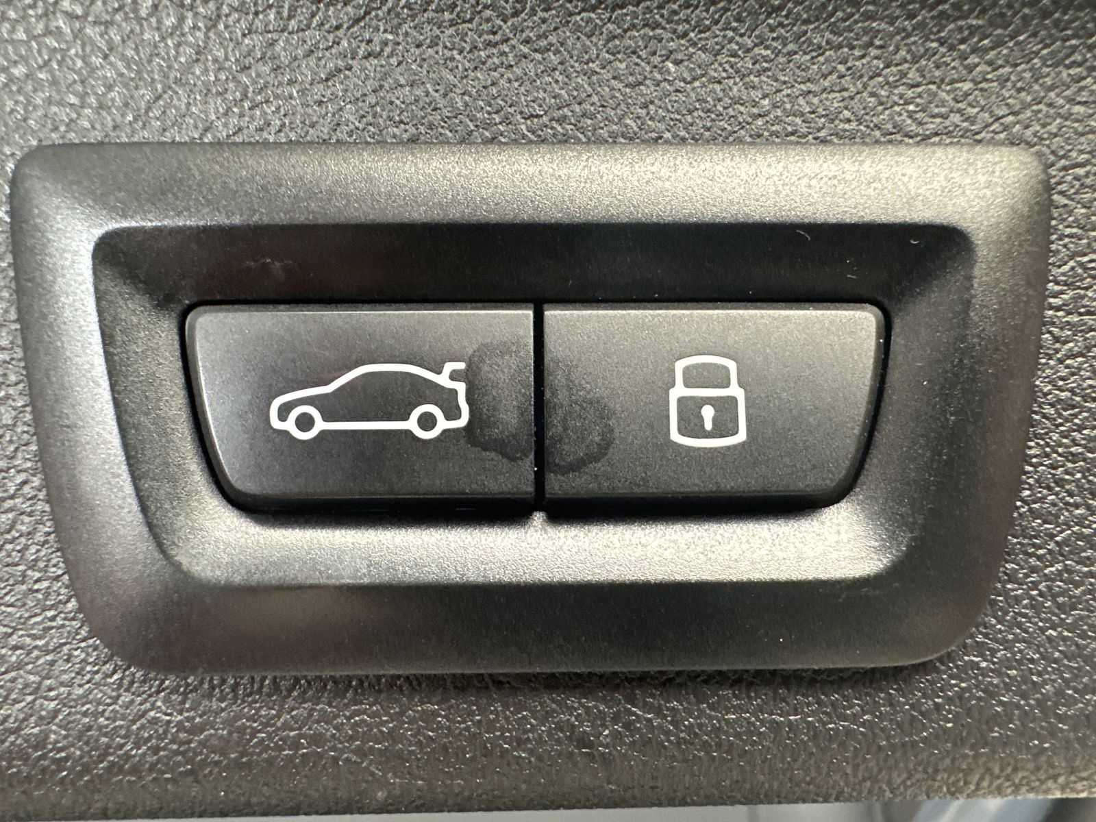 Fahrzeugabbildung BMW iX1 xDrive30 M-Sport NAV+LED+ACC+KAMERA+PANO+SHZ