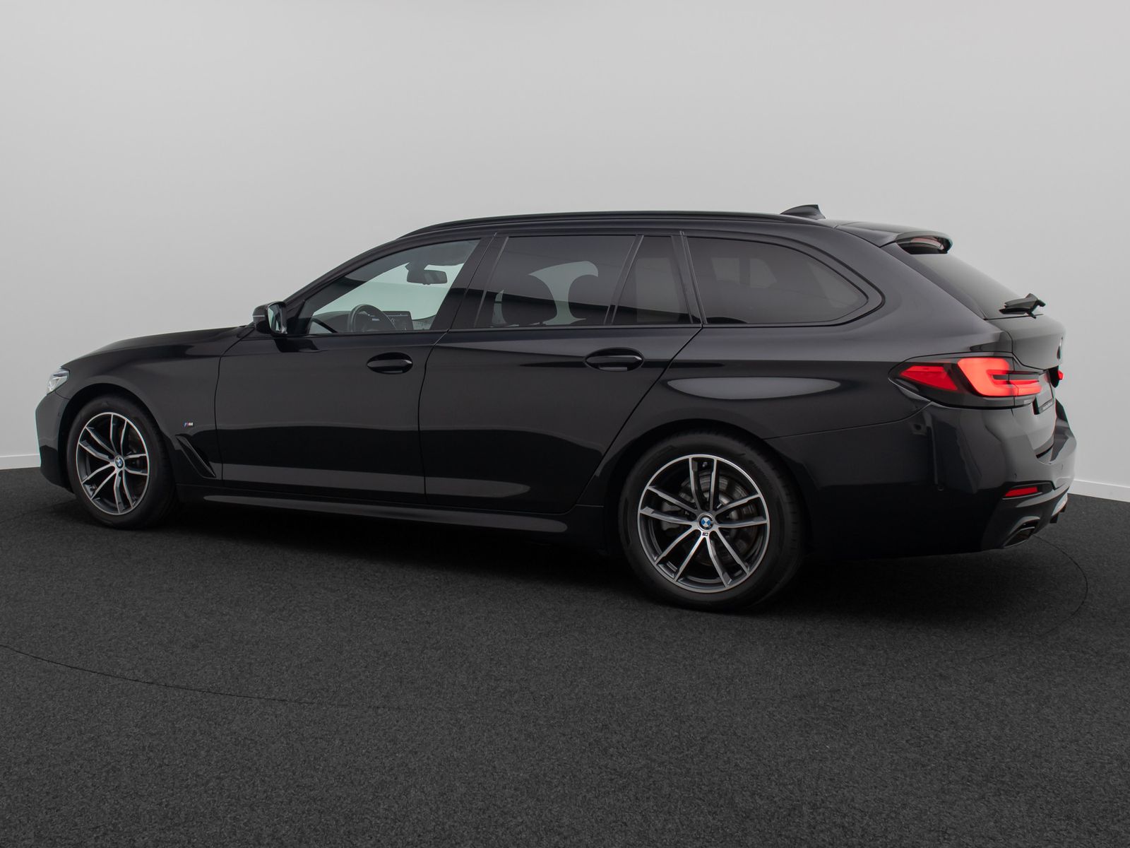 Fahrzeugabbildung BMW 520d xD M Sport DAB Laser HUD AHK Alarm Komfort