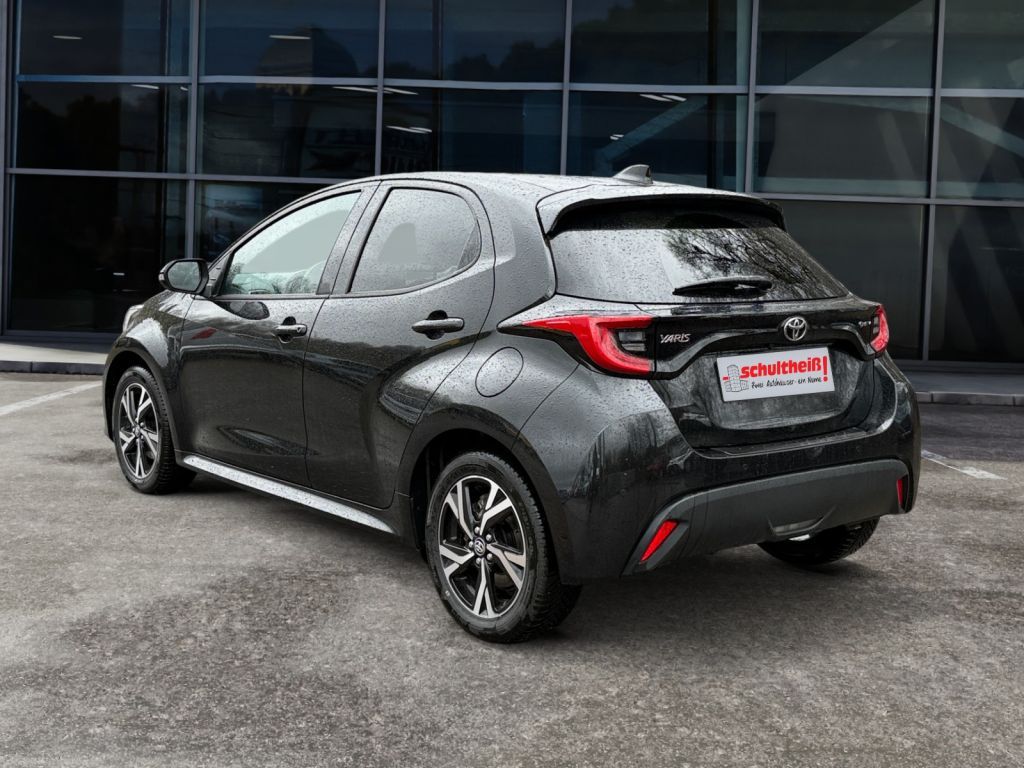 Fahrzeugabbildung Toyota Yaris Hybrid 116 1.5 VVT-i Team Deutschland