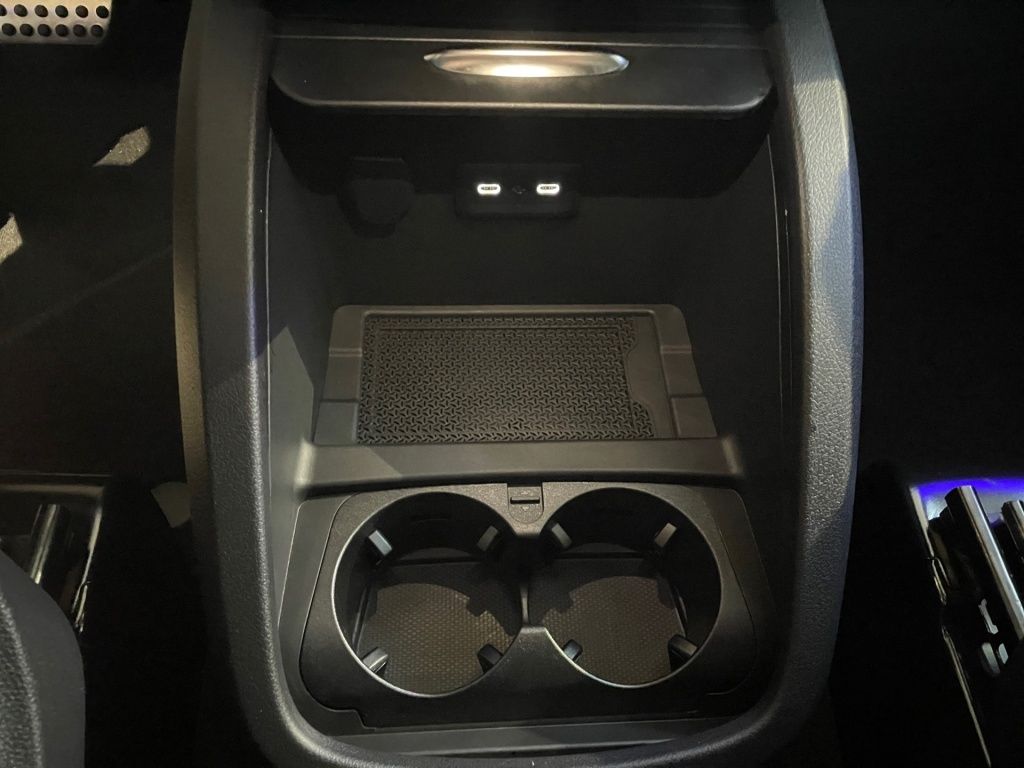 Fahrzeugabbildung Mercedes-Benz V 300 d 4MATIC STYLE Lang AMG STHZ EASY-PACK AHK