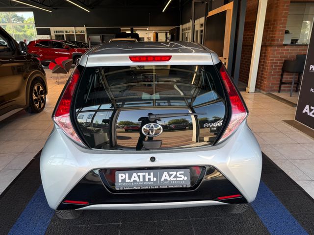 Toyota Aygo x-play touch Automatik