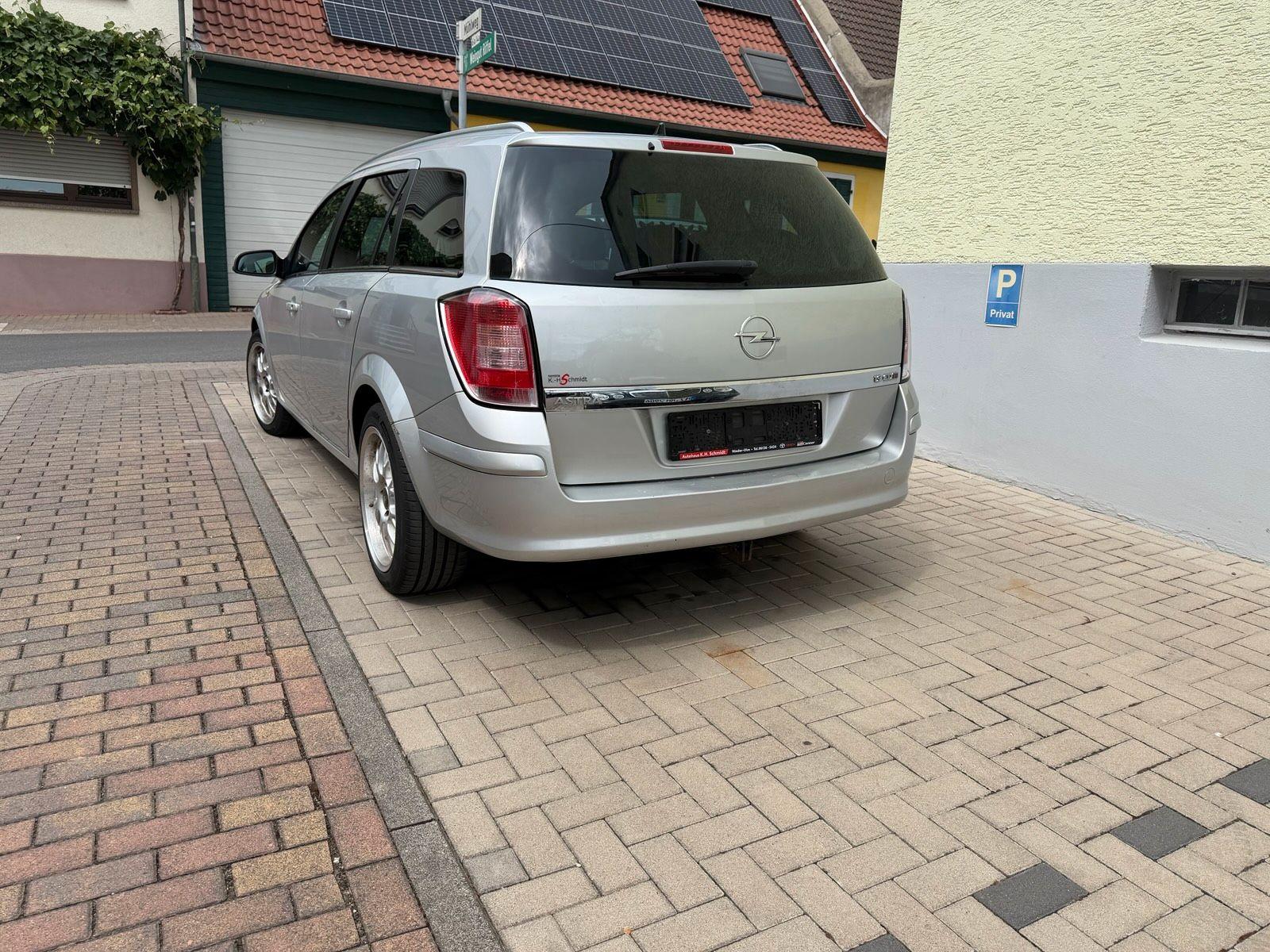 Opel Astra 2009 — photo 8