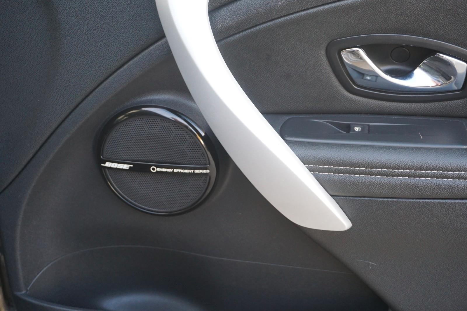 Renault Megane 2011 — photo 19