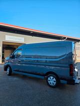 Nissan Interstar - Nissan Interstar mit Diesel-Antrieb: Automatik