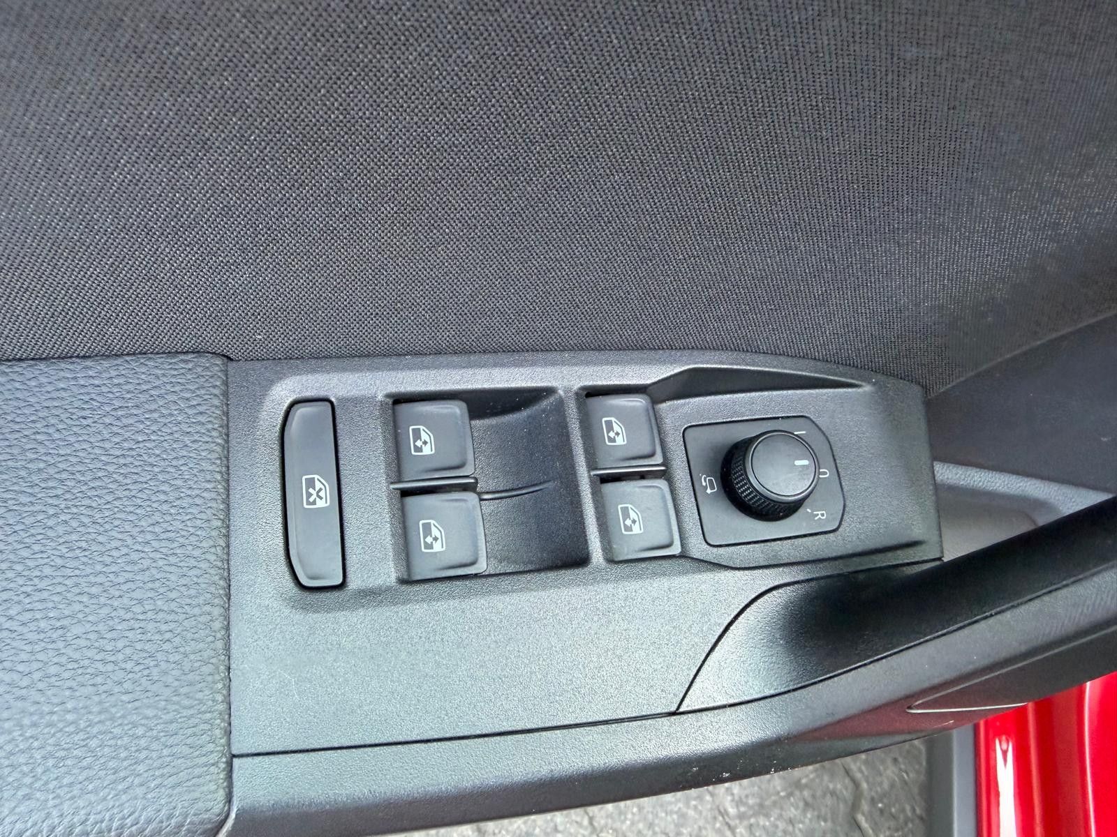 Fahrzeugabbildung SEAT Arona 1,5 TSI FR DSG >LED+NAVI+SHZ+KAM+ACC+DAB+