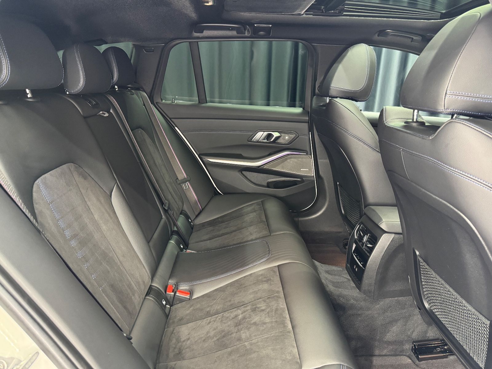 Fahrzeugabbildung BMW M340i xDrive Touring|LASER|NAVI|PANORAMA|ACC|AHK