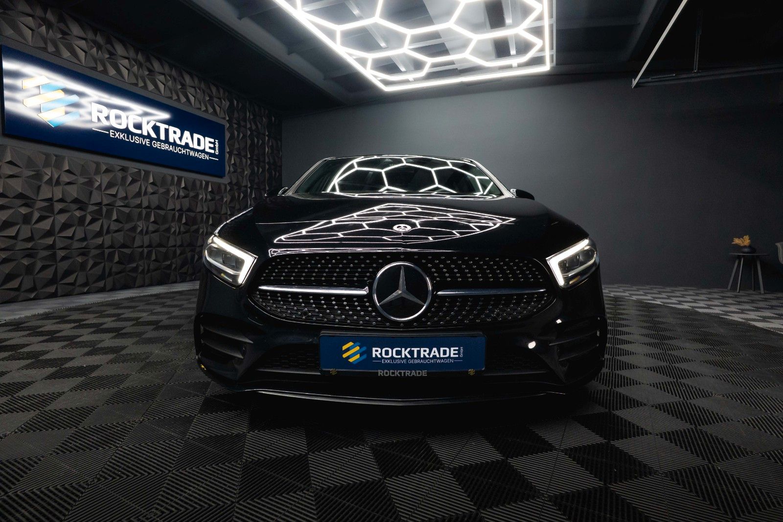 Fahrzeugabbildung Mercedes-Benz A 250 AMG Line Night-Paket *ACC*Head Up*DAB*19%*