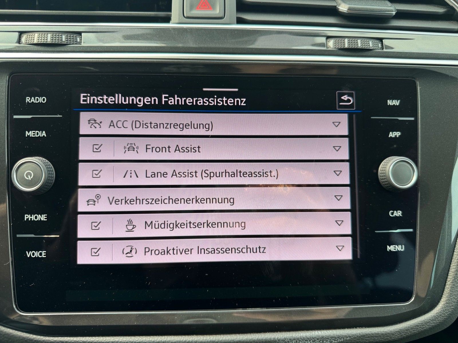 Fahrzeugabbildung Volkswagen Tiguan Life ACTIVE 1.5 TSI