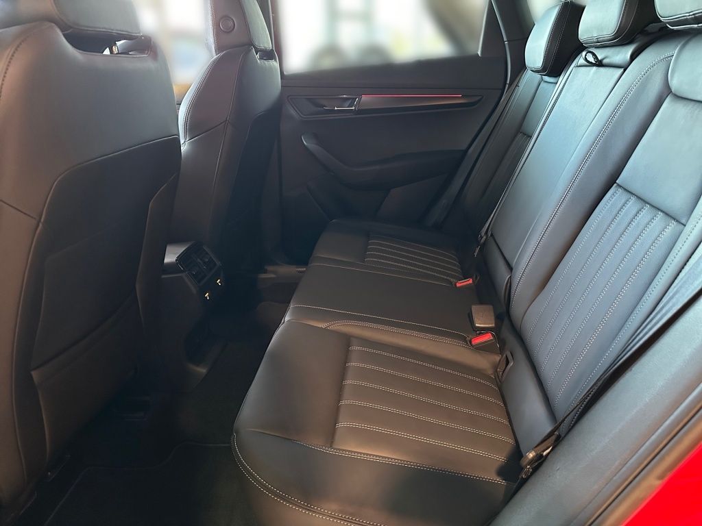 Fahrzeugabbildung SKODA Karoq 2.0 TDI Sportline AHK Memory LED Sport DAB