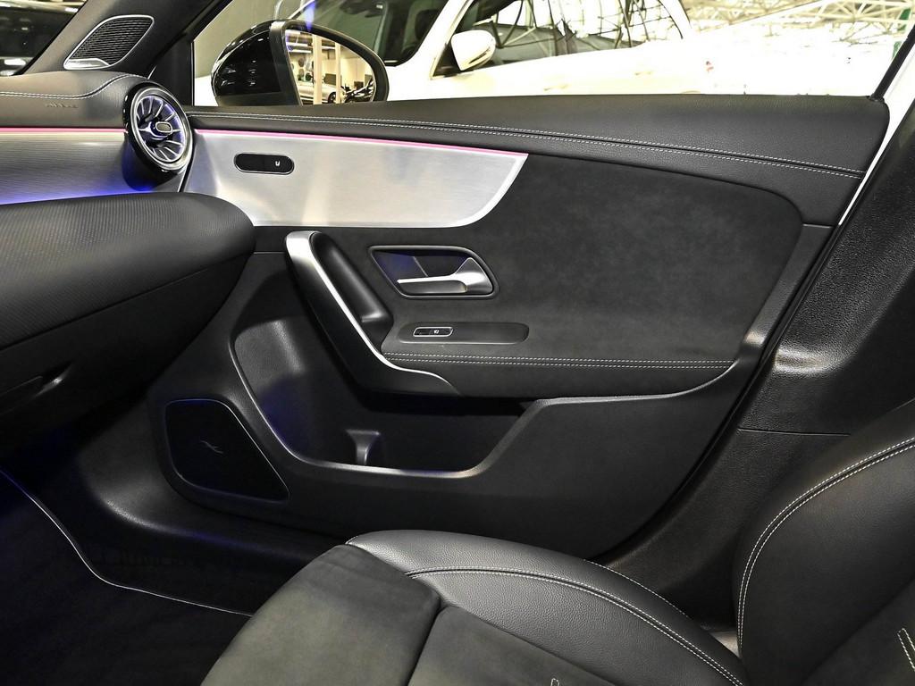 Mercedes-Benz A 250 e Lim AMG Line NIGHT PANO LED NAVI KAMERA