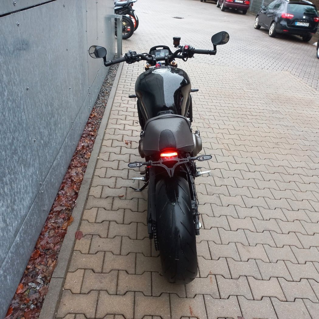 Fahrzeugabbildung Yamaha XSR 900 kurzer Kennzeichenhalter