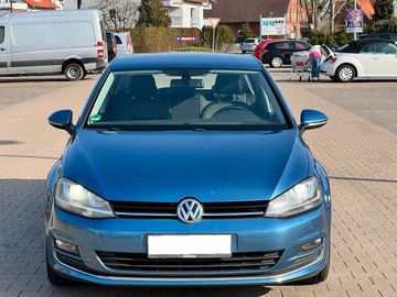 Volkswagen Golf - 2