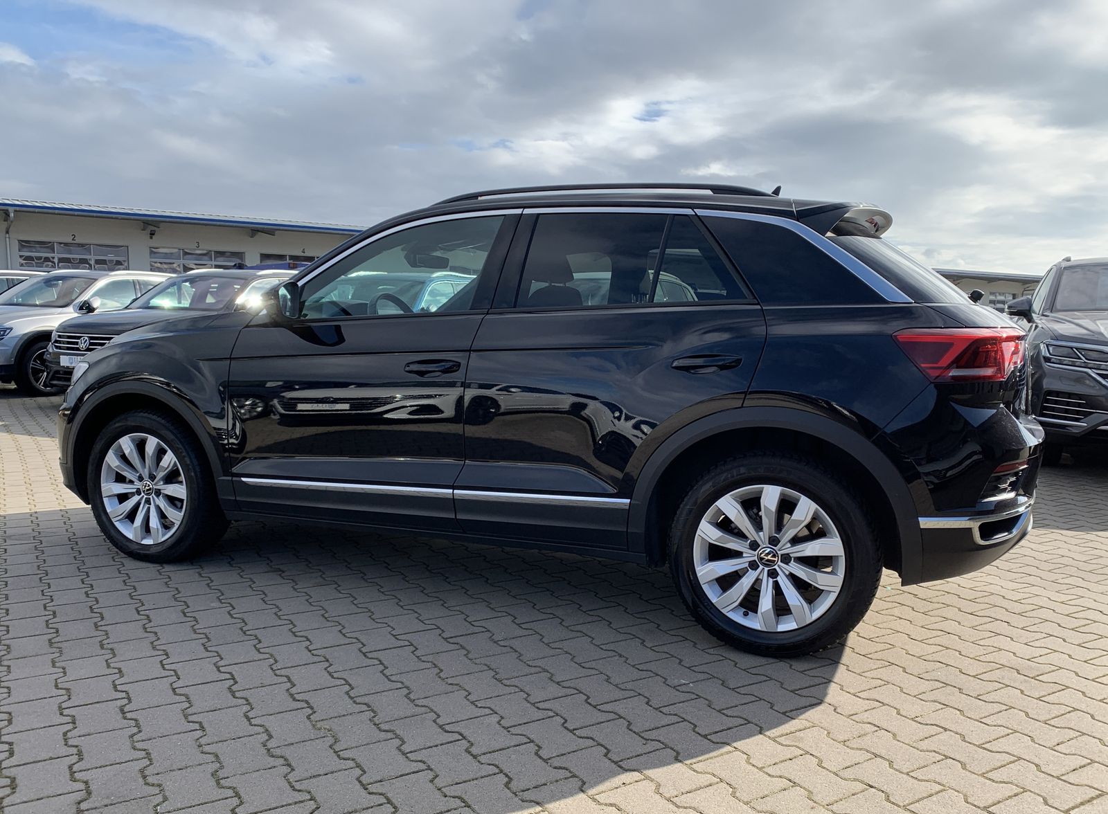 Fahrzeugabbildung Volkswagen T-Roc 1.5 TSI*Sport*Spur*Navi*SHZ*ACC*