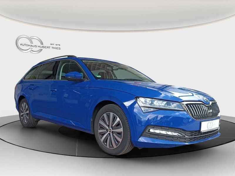 Fahrzeugansicht 4 Fahrzeugabbildung SKODA Superb Combi 2.0 TDI Style ACC+NAVI+WINTER-PAK.