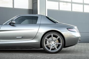 صورة 10 لـ 2011 Mercedes-BENZ SLS AMG