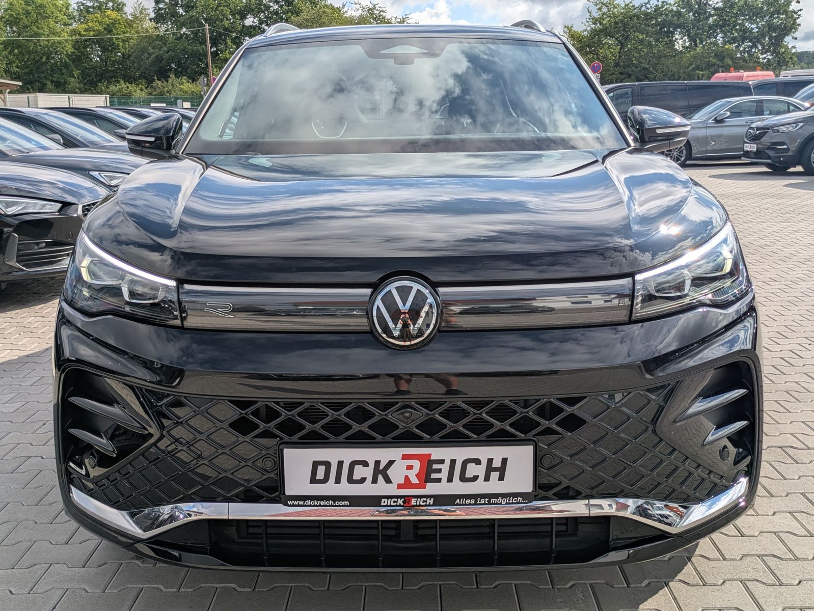 Fahrzeugabbildung Volkswagen Tiguan 2.0 TDI 4M R-Line PANO*H&K*AHK*MATRIX*20"