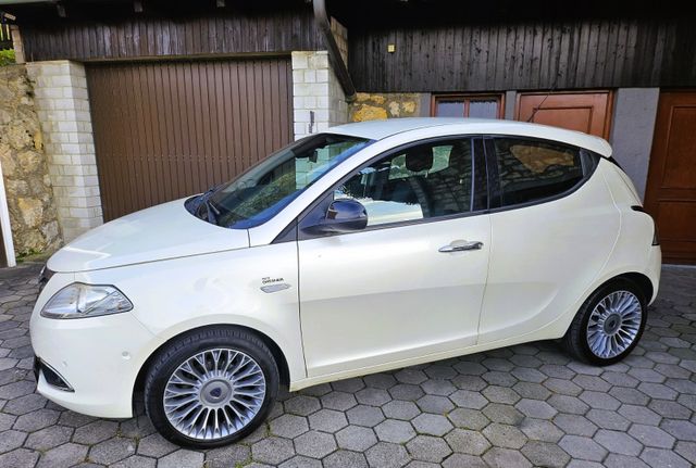 Lancia Ypsilon Platinum Turbo 63kw 2xPDC