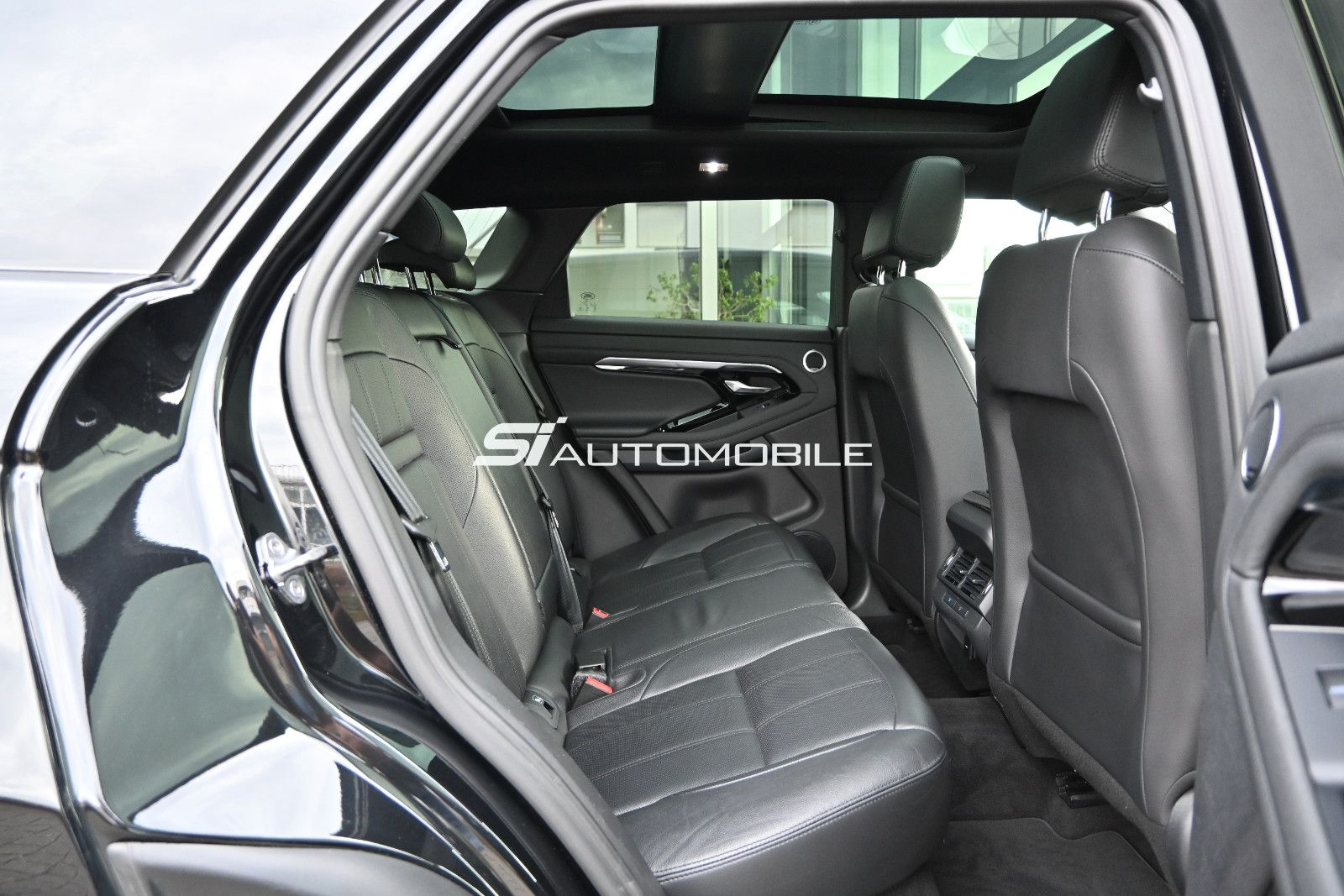 Fahrzeugabbildung Land Rover Range Rover Evoque D200 R-DYNAMIC SE AWD °BLACK°
