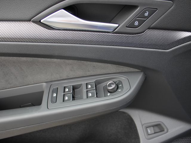 Golf VIII Variant 2,0 TSI 4Motion* R-Line*AHK