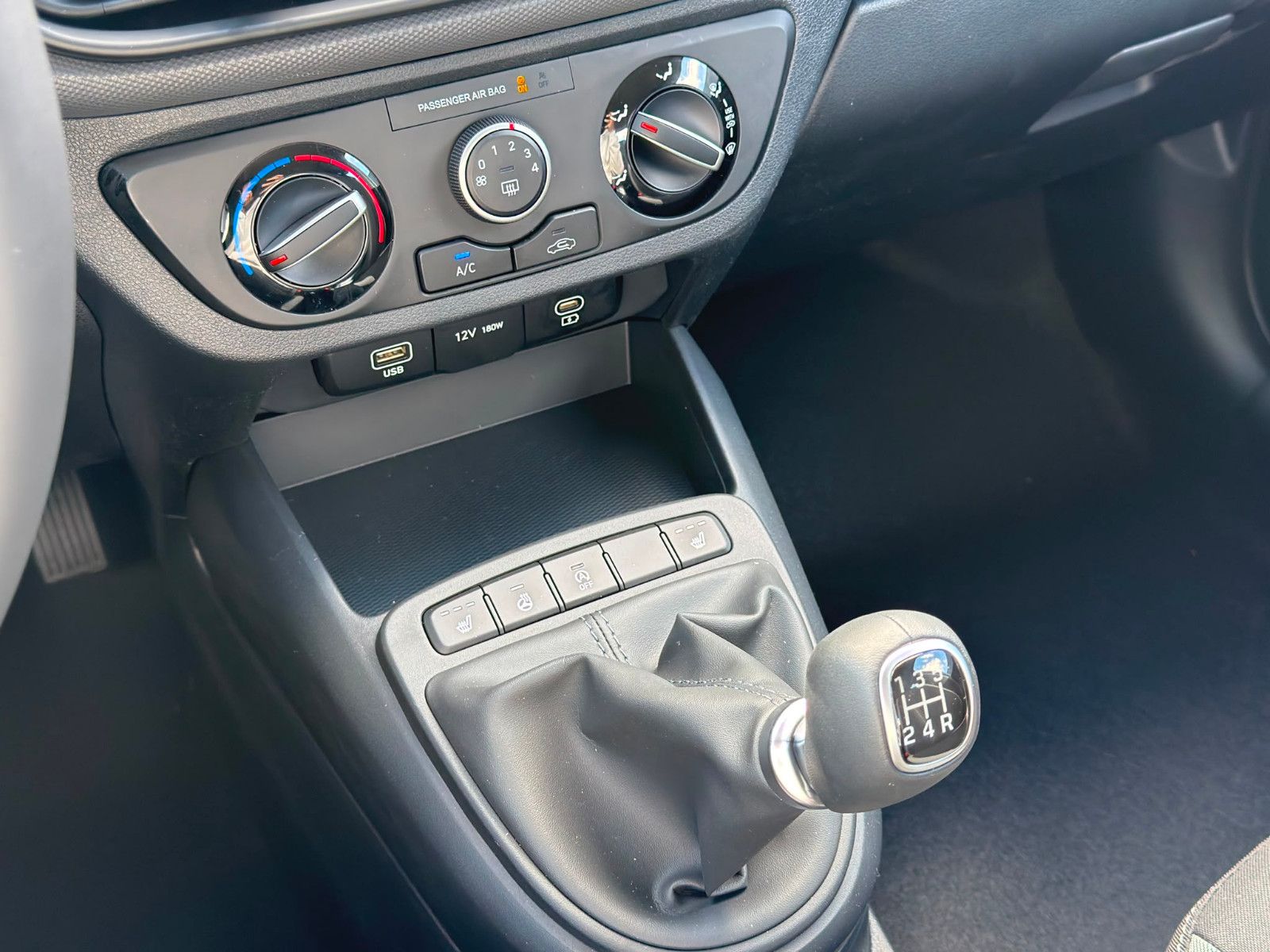 Fahrzeugabbildung Hyundai i10 1.0 Trend *Klima*Navi*CarPlay*PDC*RFKamera*