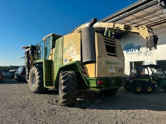 Krone Big X V8  Easy Collect  und Easy Flow 