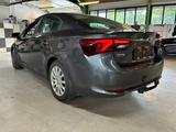 Toyota Avensis Basis 1,6B - Toyota Avensis: Limousine