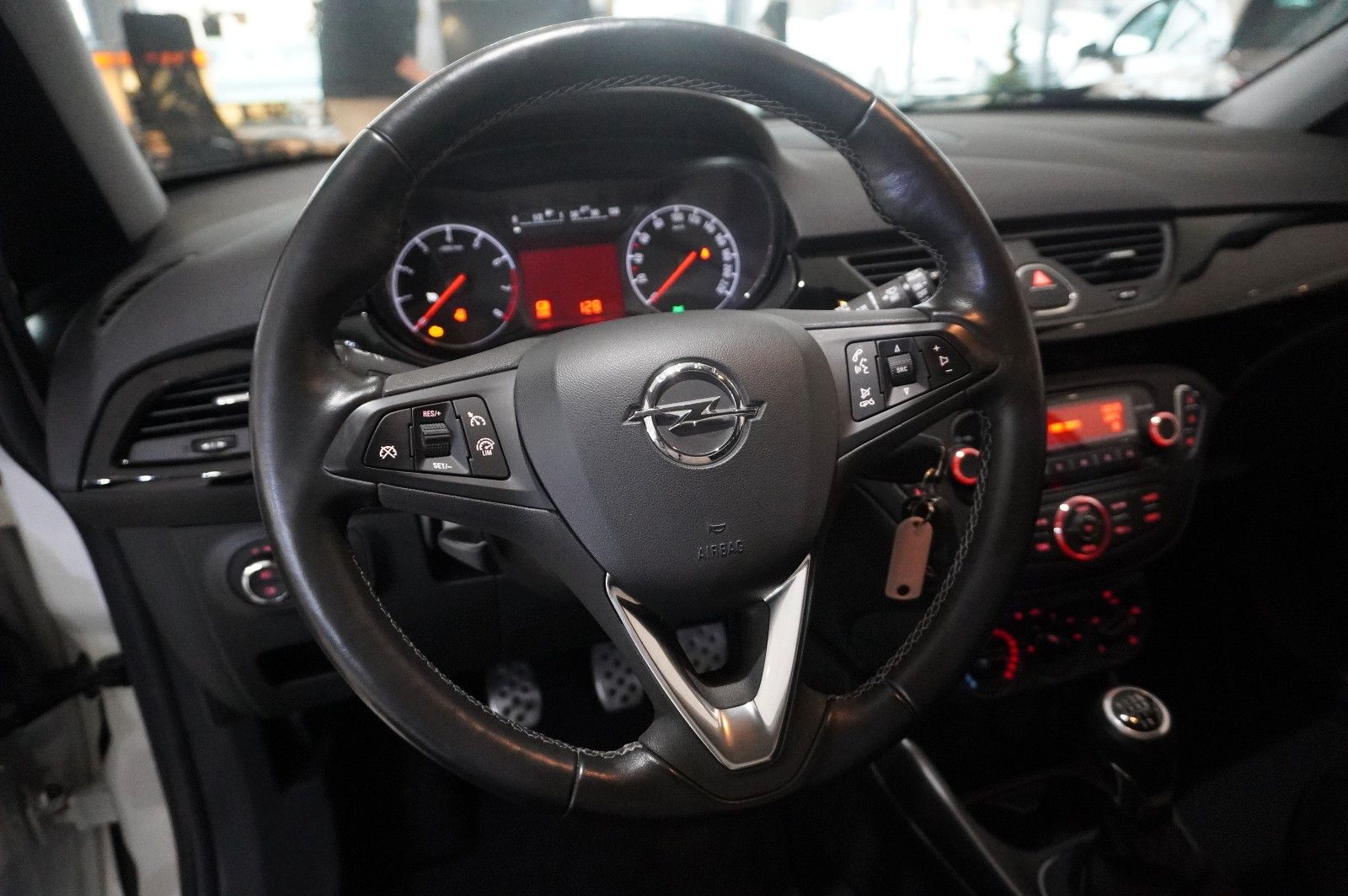 Fahrzeugabbildung Opel Corsa E 1.4 COLOR EDITION SPORT/SHZ/PDC/TEMP.