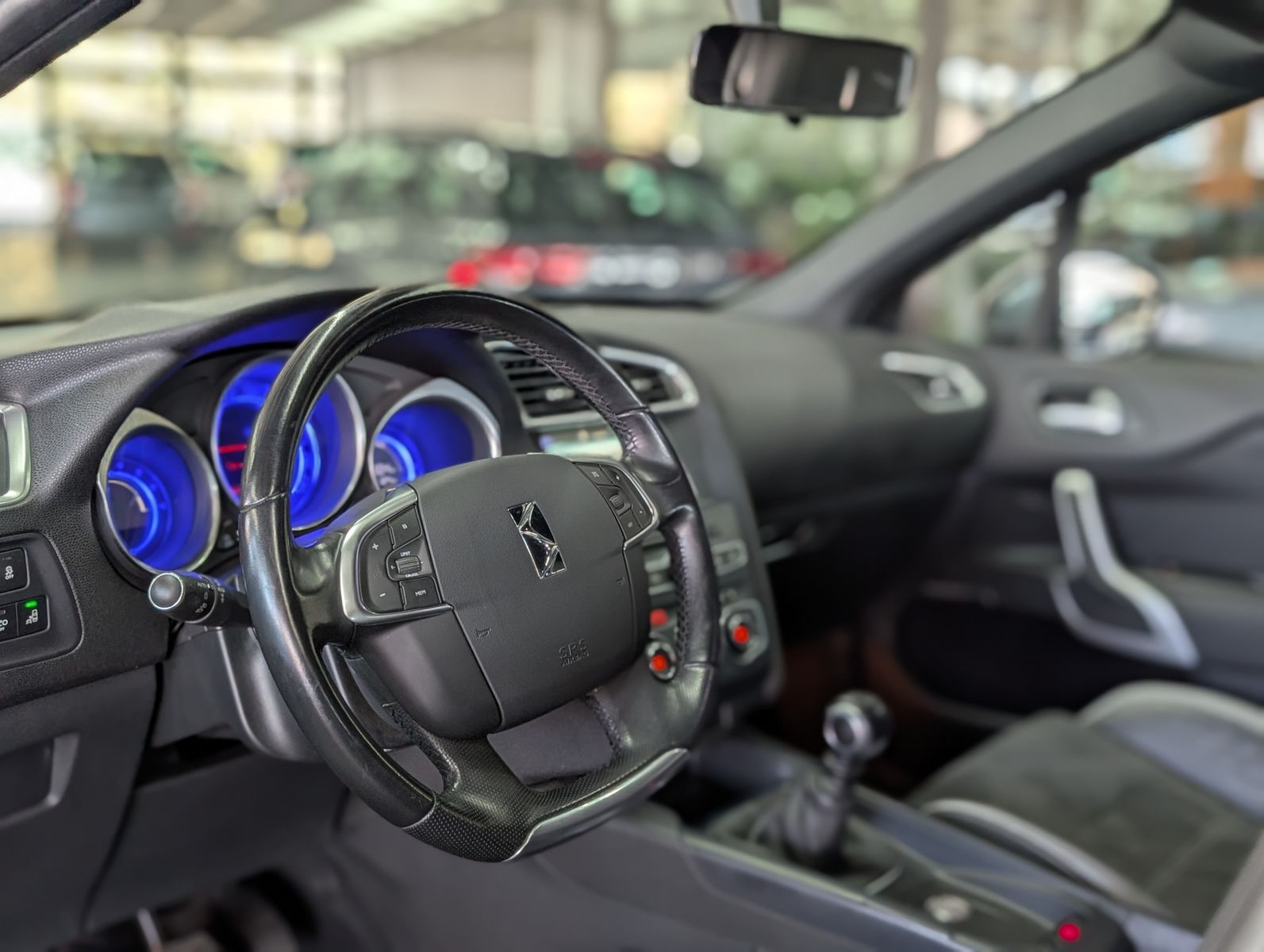 Fahrzeugabbildung DS Automobiles DS4 1.2 PureTech Basis MFL KAM TEMP SHZ PDC ALU1
