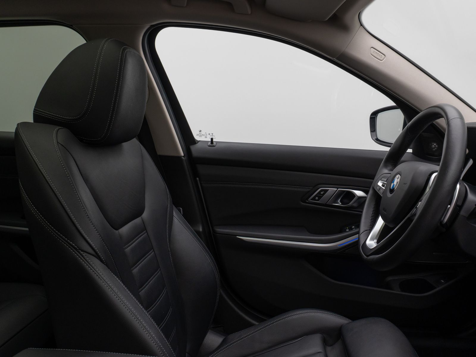 Fahrzeugabbildung BMW 330d xD Sport Line Kamera Panorama HUD DAB H/K