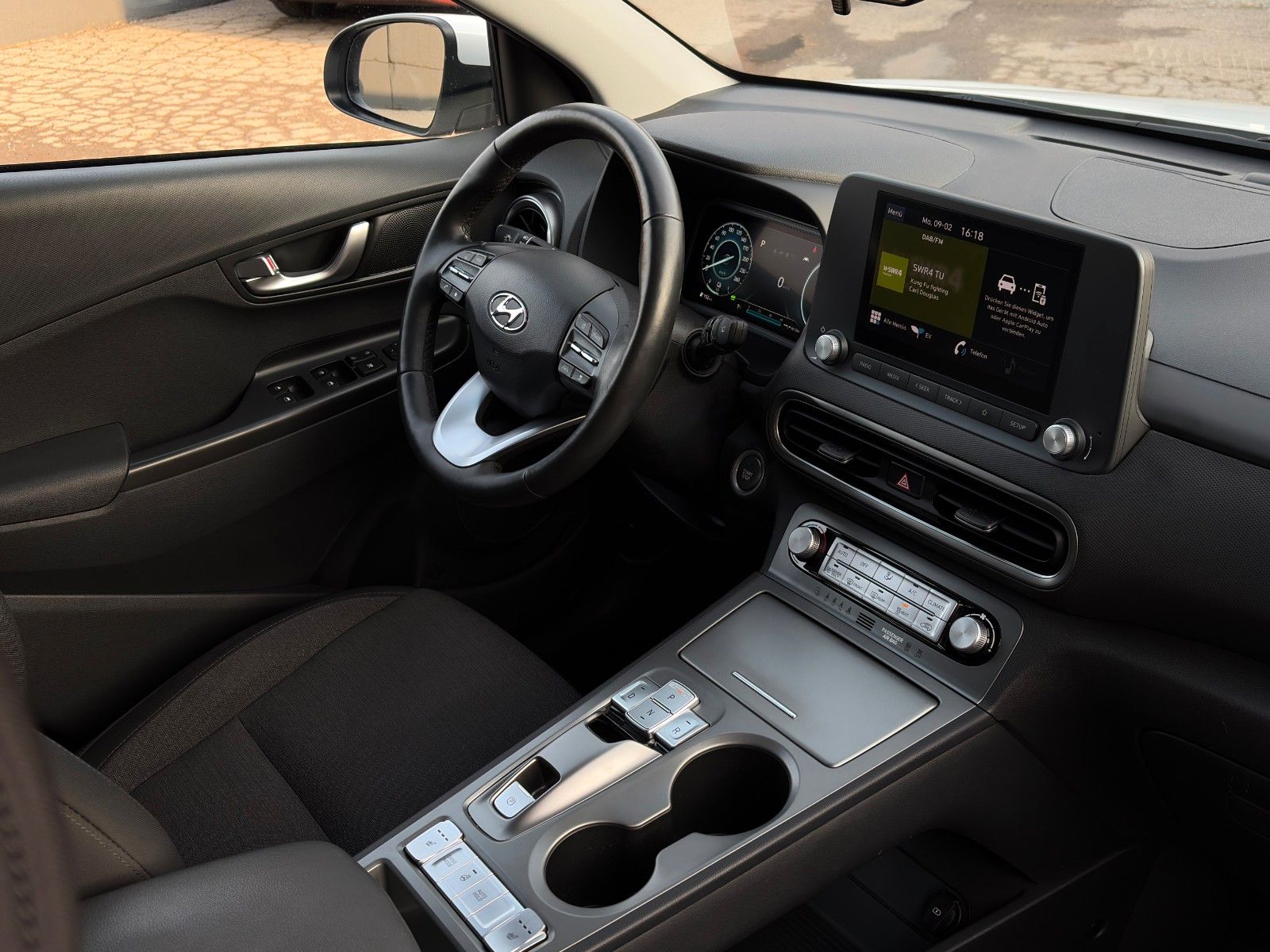 Fahrzeugabbildung Hyundai Kona Elektro Select 2WD CarPlay SHZ LHZ ACC