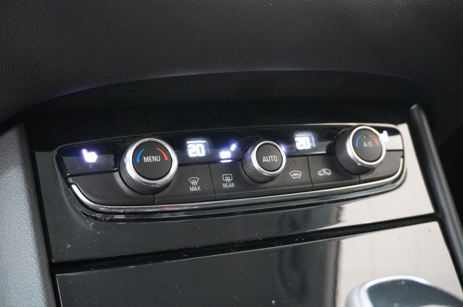 Fahrzeugabbildung Opel Grandland (X) 1.5D DESIGN  NAVI/LED/AHK/SHZ/ALU