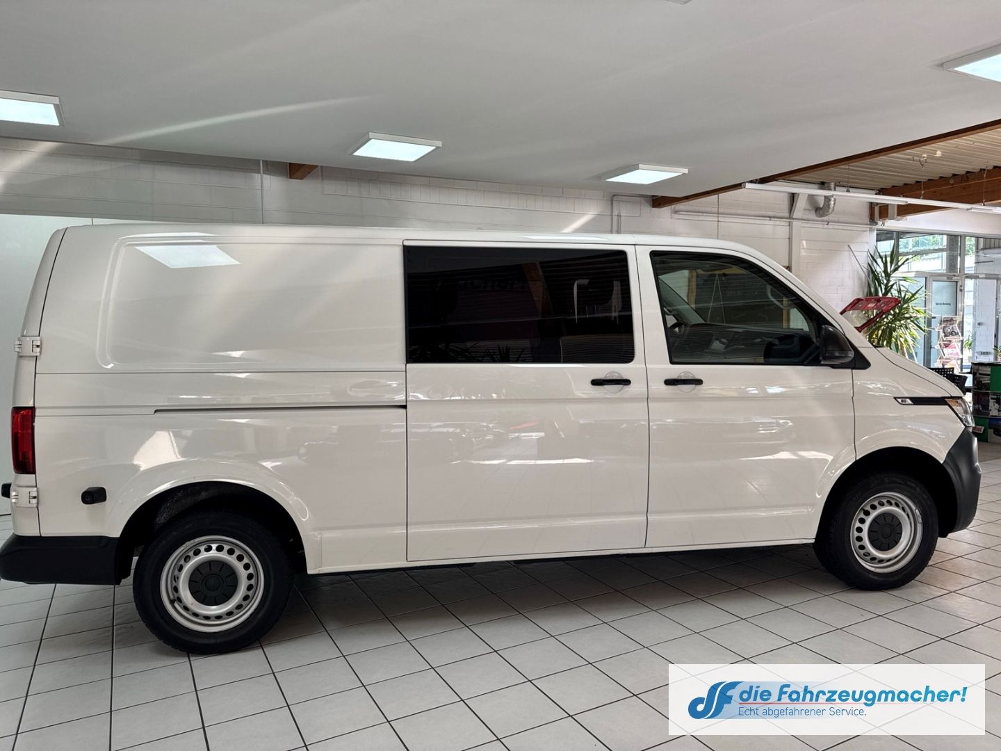 Fahrzeugabbildung Volkswagen T6.1 Transporter DSG MIXTO DOKA  lang 4Motion 2.