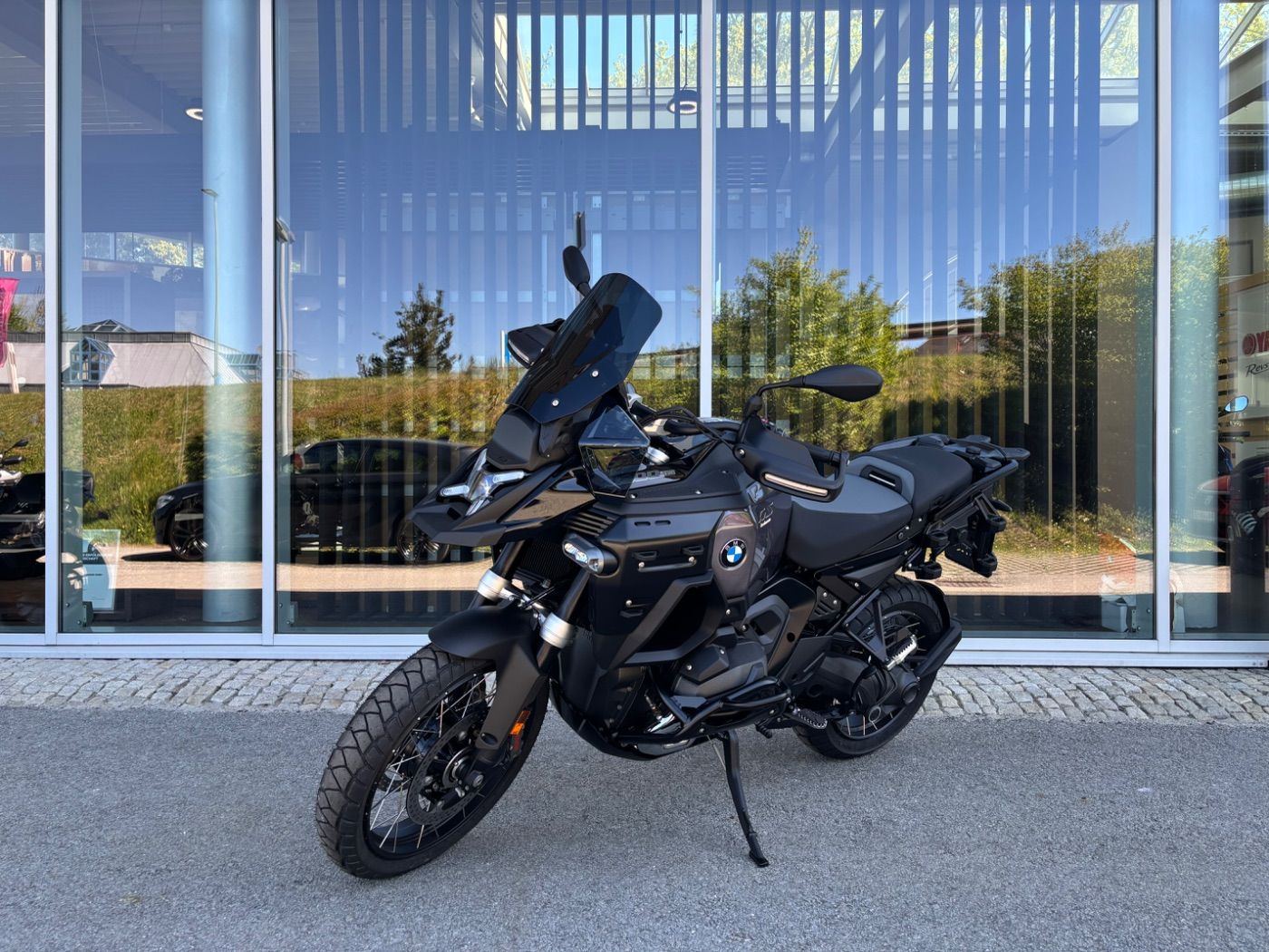 Fahrzeugabbildung BMW R 1300 GS Adventure 3 Pakete Triple Black ASA 10
