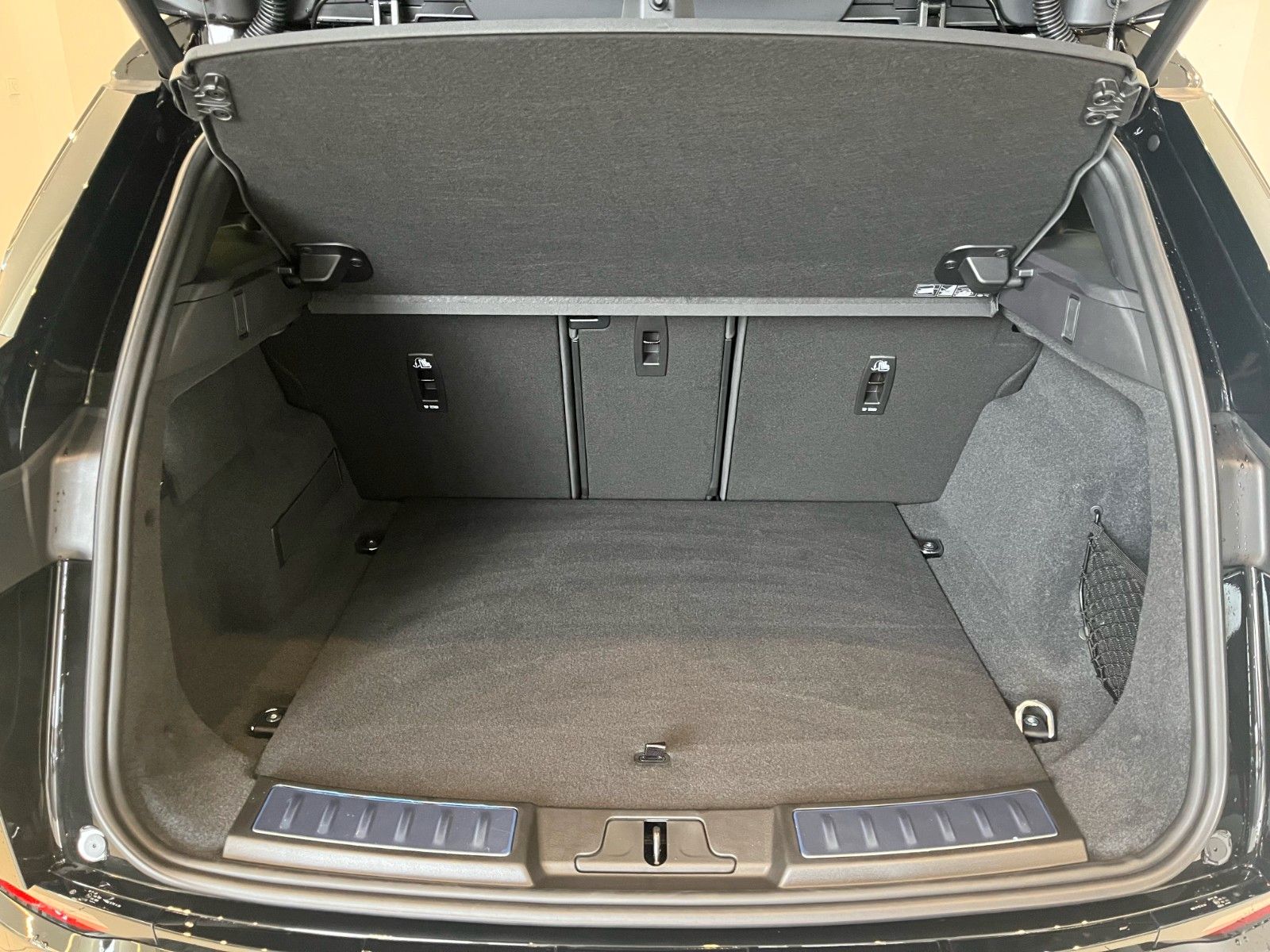 Fahrzeugabbildung Land Rover Range Rover Evoque D165 Dynamic SE Panormadach