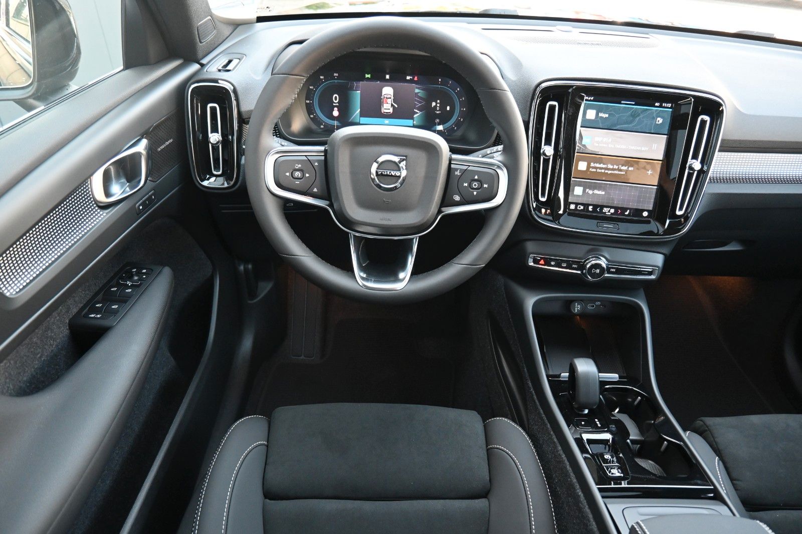 Fahrzeugabbildung Volvo XC40 B4 DKG Plus Black Edition*FSHZG*360*ACC*AHK