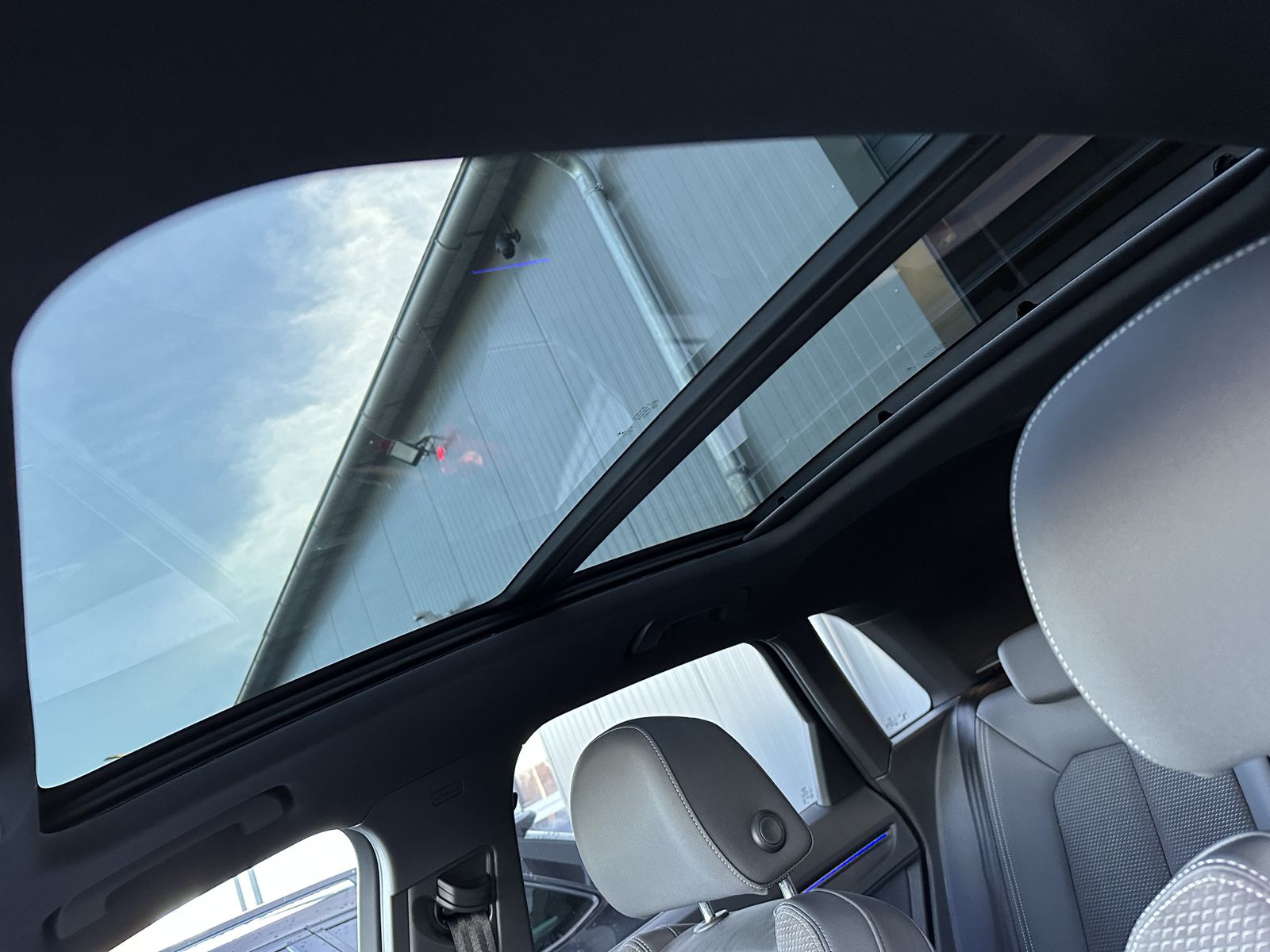 Fahrzeugabbildung Audi Q3 35 TDI S-Line LED+PANO+AHK+STANDHEIZUNG+18ZO