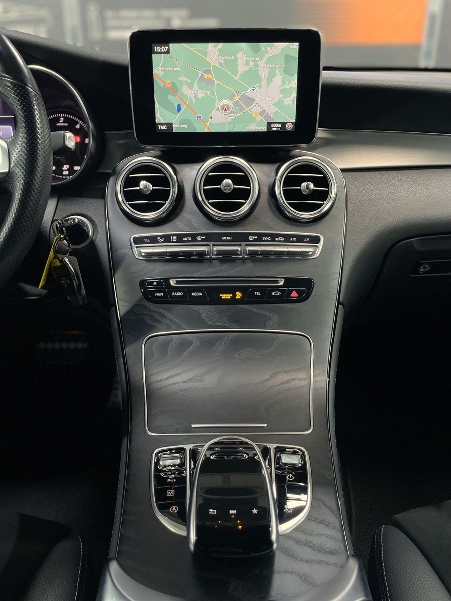 Fahrzeugabbildung Mercedes-Benz GLC 220 d 4M AMG #Distr.#Kamera#LED#Alcantara