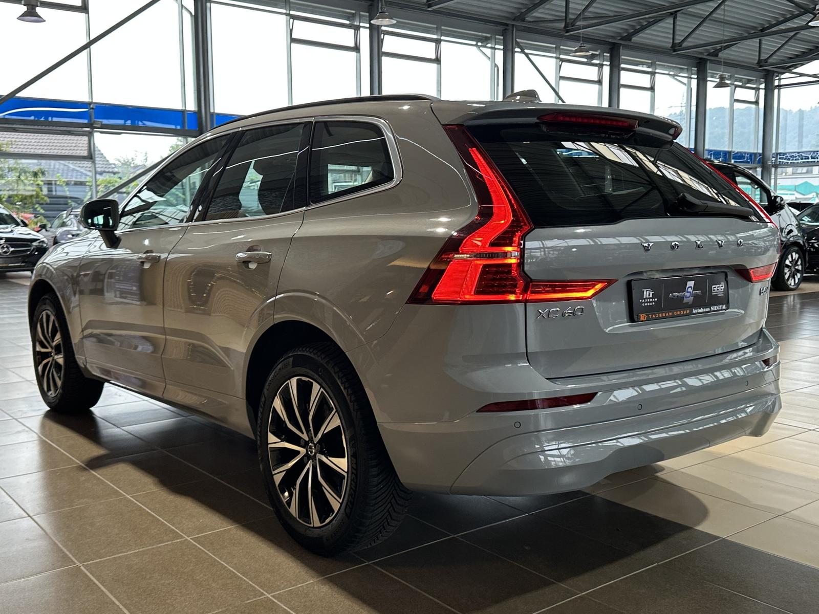 Volvo XC60 Core Leder R.Cam Navi AWD 4xSHZ LED DAB, миниатюра 4